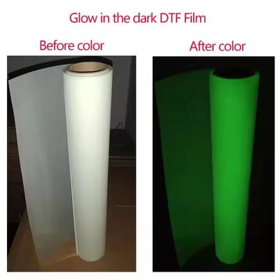 Yeşil Işık Noctilucent Parlak Isı Transferi Filmi Karanlıkta Parlayan Tişörtler için DTF PET Filmi Özel Logo Baskı